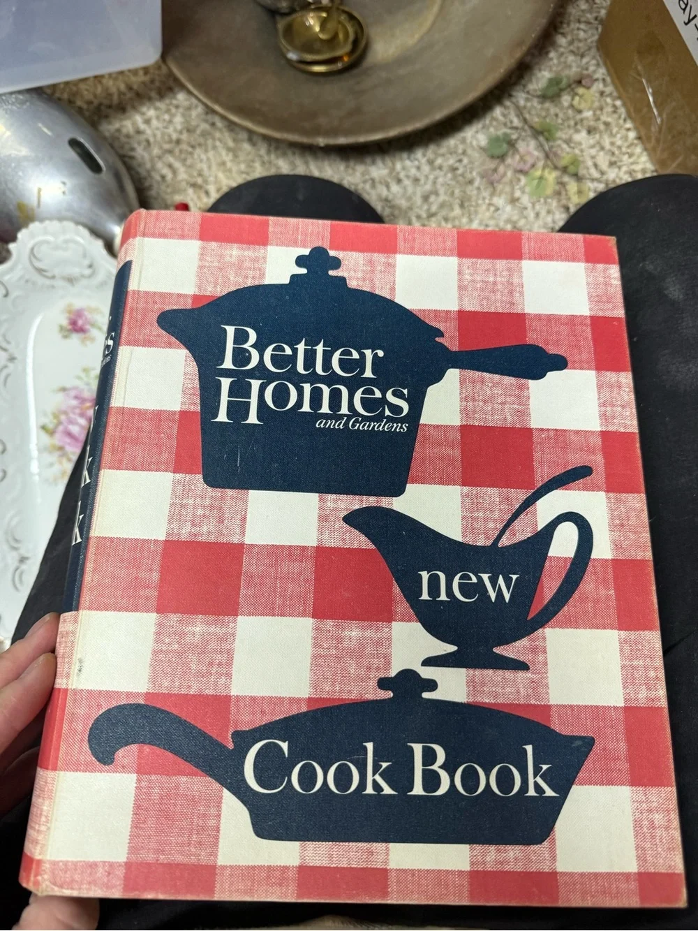 Better Homes And Gardens Red and White Gingham Cookbook